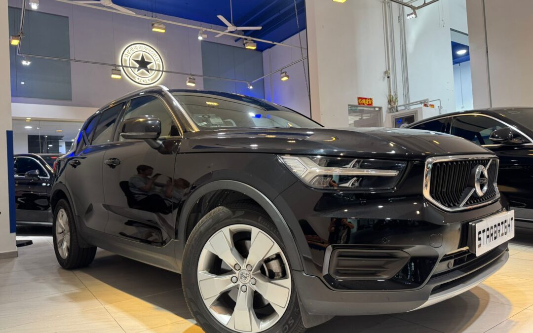 VOLVO XC40 T4 MOMENTUM