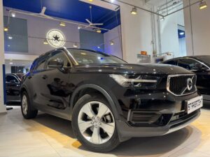 VOLVO XC40 T4 MOMENTUM