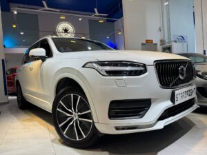 VOLVO XC90 T5 MOMENTUM