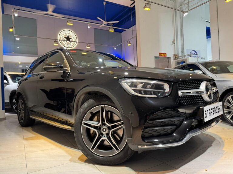 MERCEDES BENZ GLC300 4MATIC AMG LINE (R19 LED)