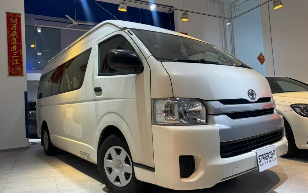 TOYOTA HIACE HIGH ROOF COMMUTER TURBO AUTO