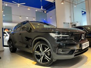 VOLVO XC40 T4 R-DESIGN