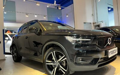 VOLVO XC40 T4 R-DESIGN